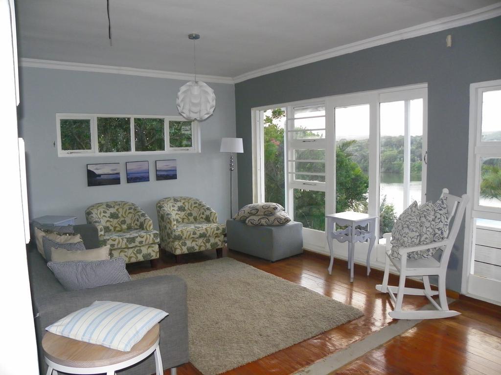 Blue'S Guest House - East London Bonza Bay Exterior photo