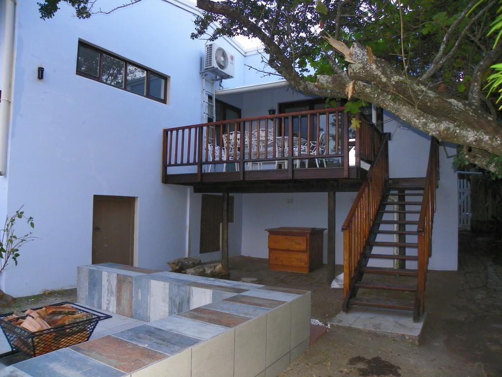 Blue'S Guest House - East London Bonza Bay Exterior photo