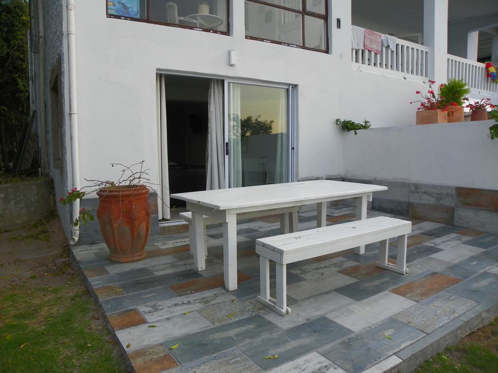 Blue'S Guest House - East London Bonza Bay Exterior photo