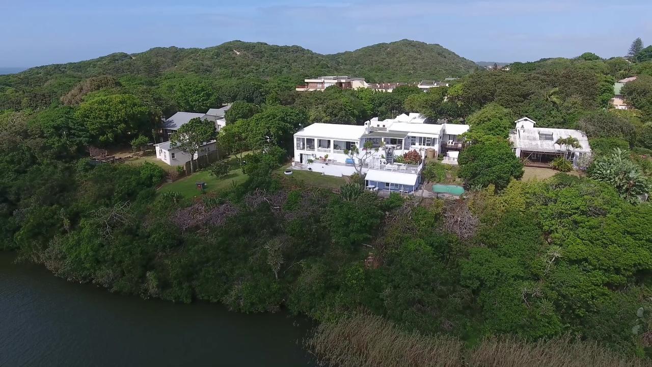 Blue'S Guest House - East London Bonza Bay Exterior photo
