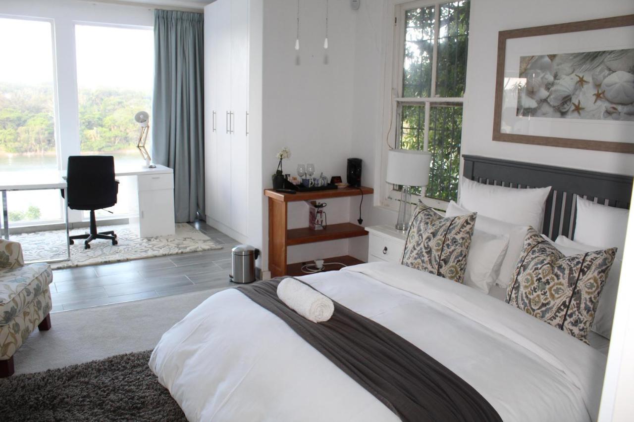 Blue'S Guest House - East London Bonza Bay Exterior photo