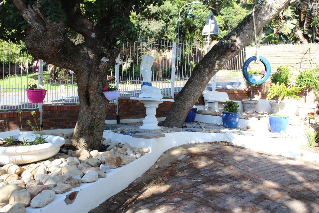 Blue'S Guest House - East London Bonza Bay Exterior photo